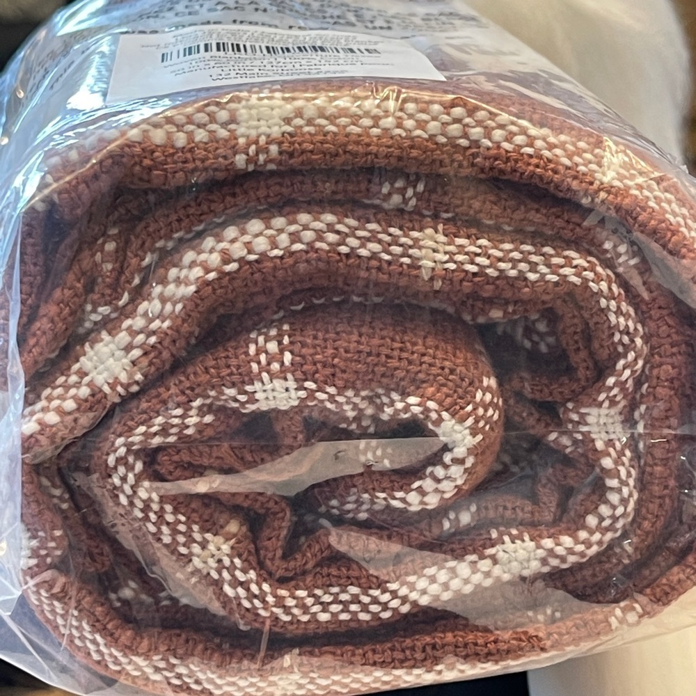 LITTLE KORBOOSE Woven Throw Blanket in Rust “50x60” - Picture 11 of 13